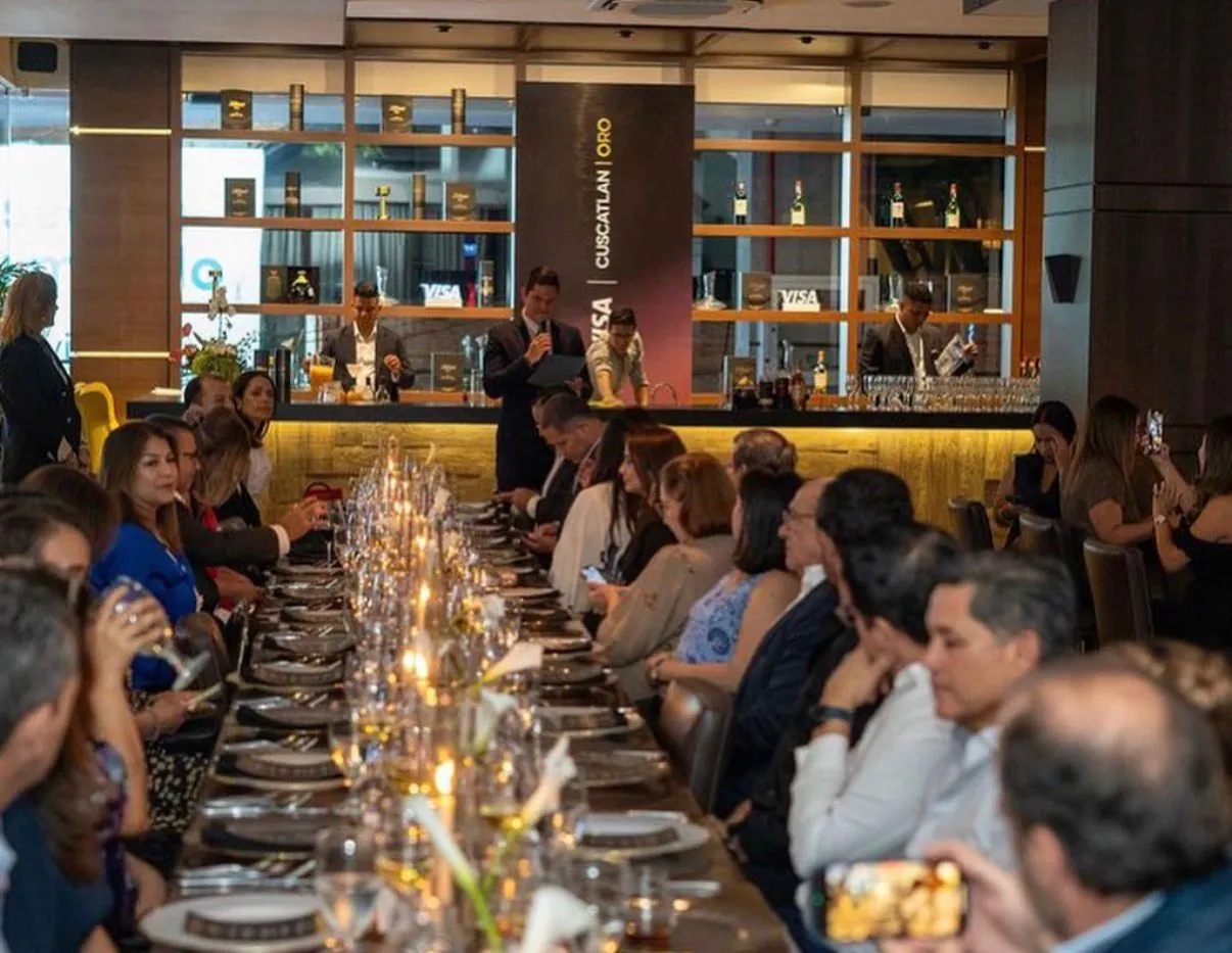 Cena corporativa de Visa Cuscatlán Oro